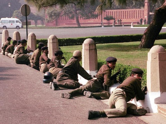चित्र:Parliament-attack-delhi-2001.jpg