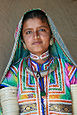 पारम्परिक पोशाक में गुजराती महिला