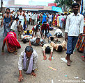 गुरु पूर्णिमा पर दंडौती लगाते श्रृध्दालु, गोवर्धन Devotees Doing Dandauti Parikrama On Guru Purnima, Govardhan
